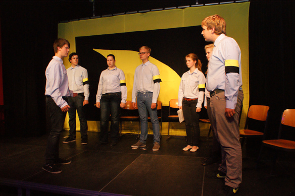 Die Welle - ein Theaterstück von Reinhold Tritt. Fotos: Queenie Nopper