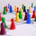 Spielfiguren als Symbol für Schwarmintelligenz